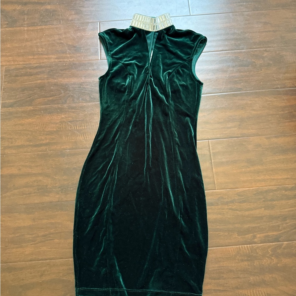 a'gaci Dark Green Velvet Midi Dress with Embellished Collar